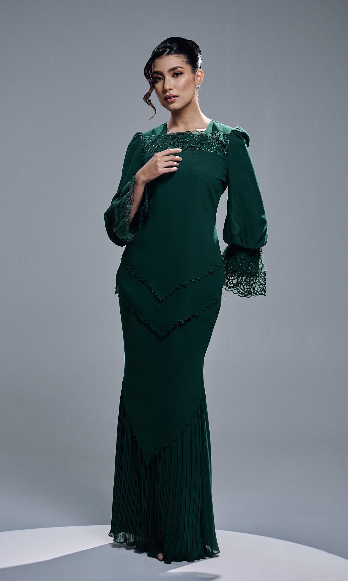 RAISHA KURUNG - EMERALD
