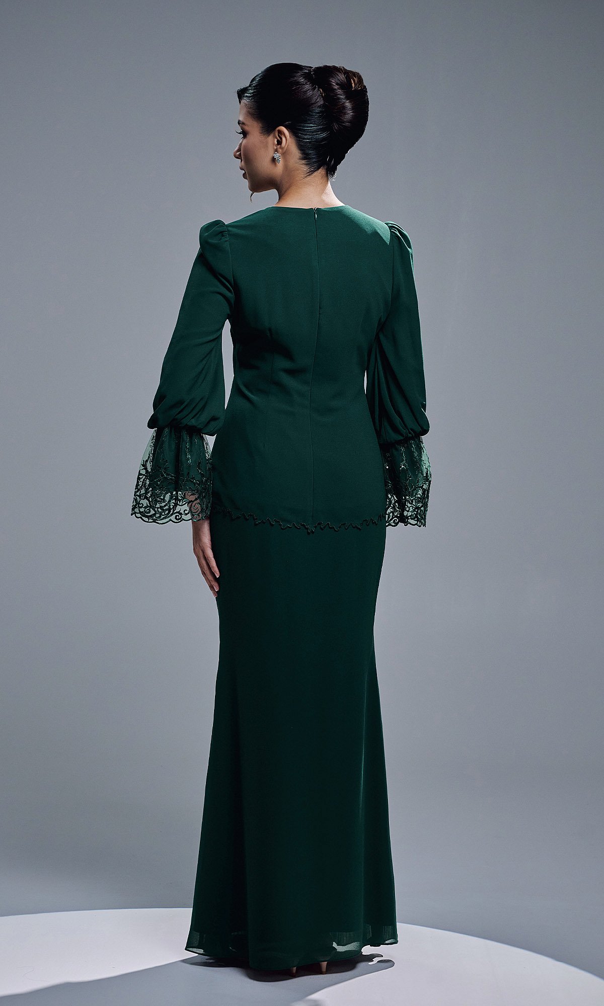 RAISHA KURUNG - EMERALD
