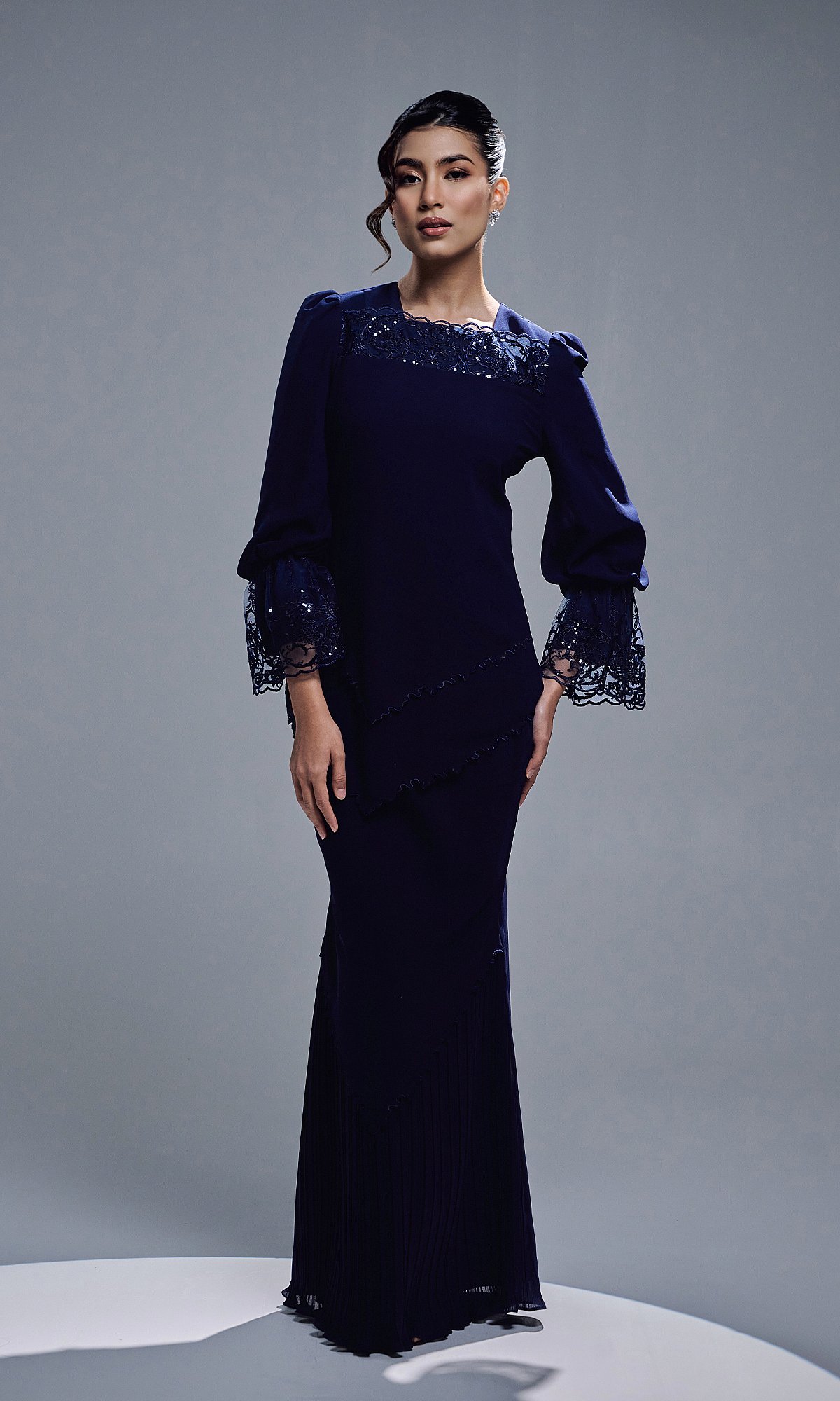 RAISHA KURUNG - NAVY