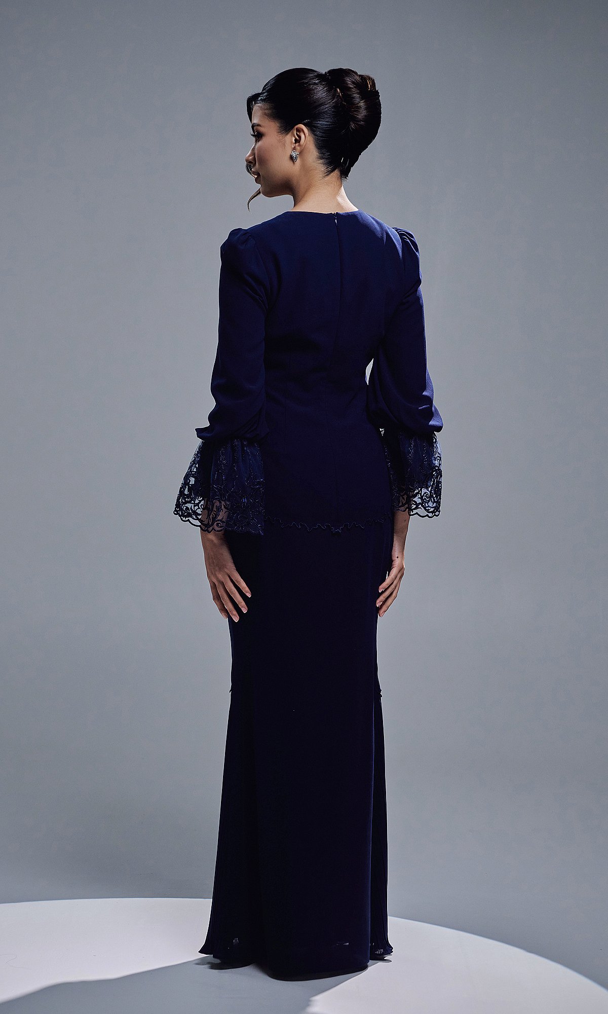 RAISHA KURUNG - NAVY