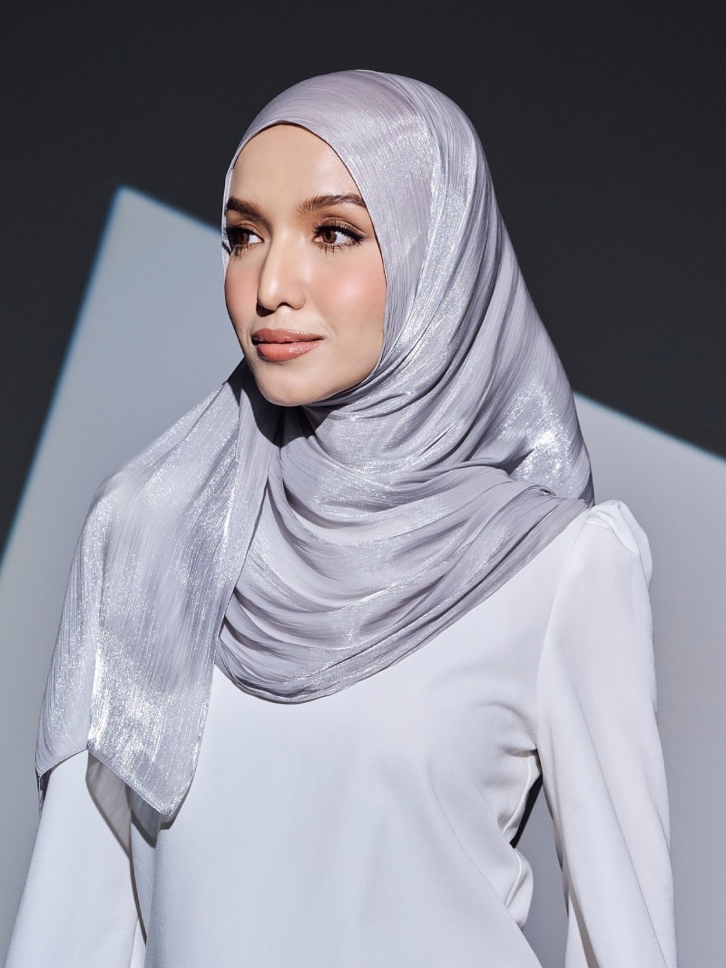 VIORA SHIMMER SHAWL -  LIGHT GRAY