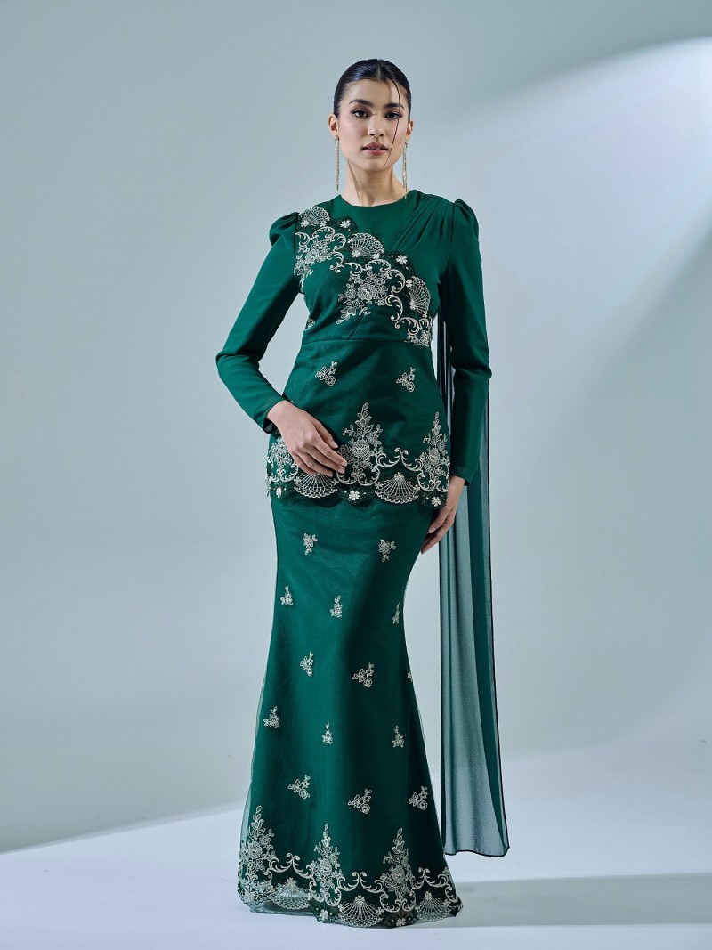 KAREENA KURUNG - EMERALD