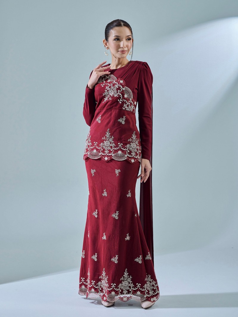 KAREENA KURUNG - MAROON