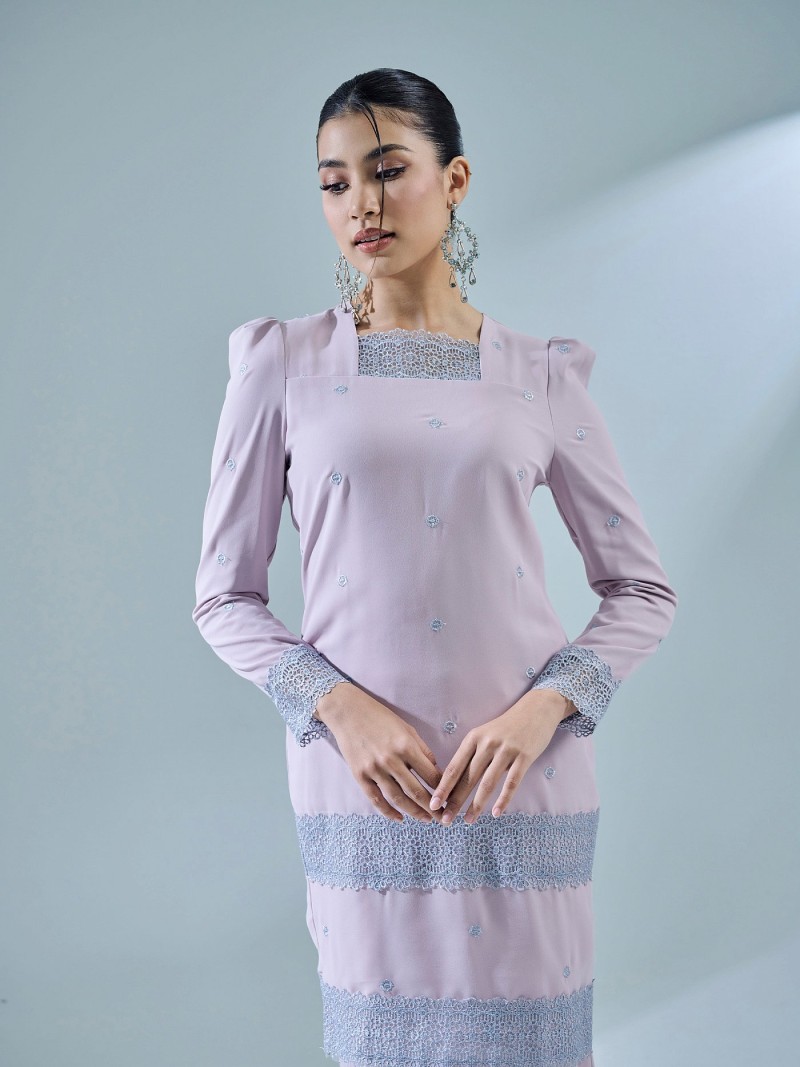 HELLYNA KURUNG - ORCHID ICE