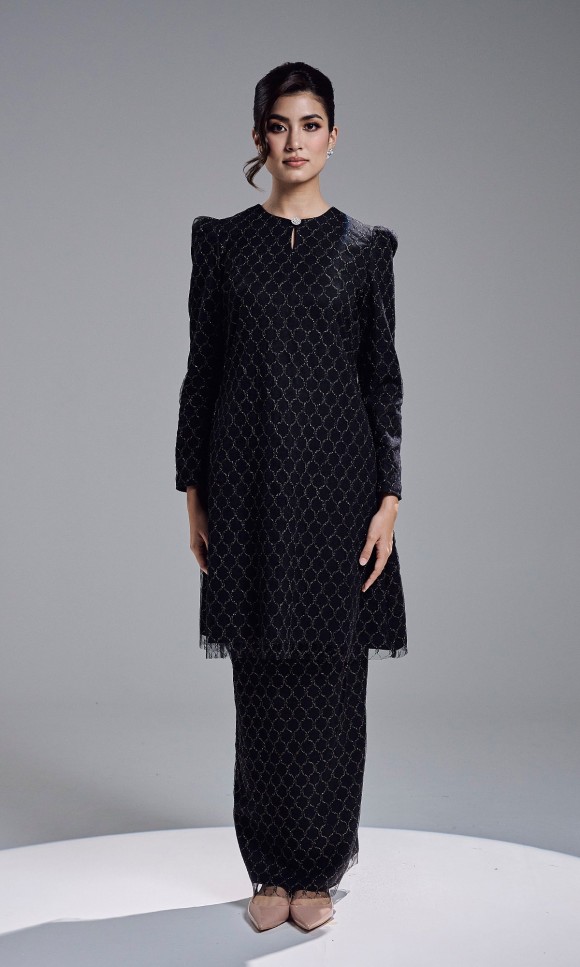 CELINE KURUNG - BLACK