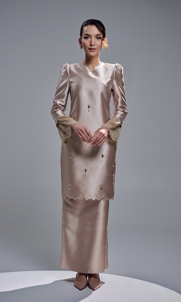 NAZIRA KURUNG - CHAMPAGNE