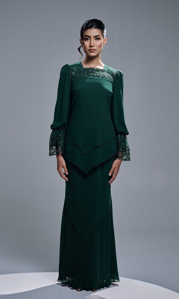 RAISHA KURUNG - EMERALD
