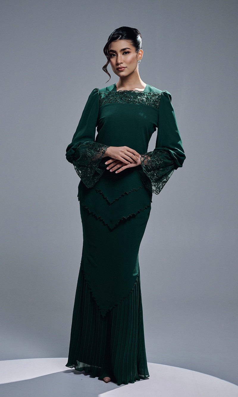 RAISHA KURUNG - EMERALD