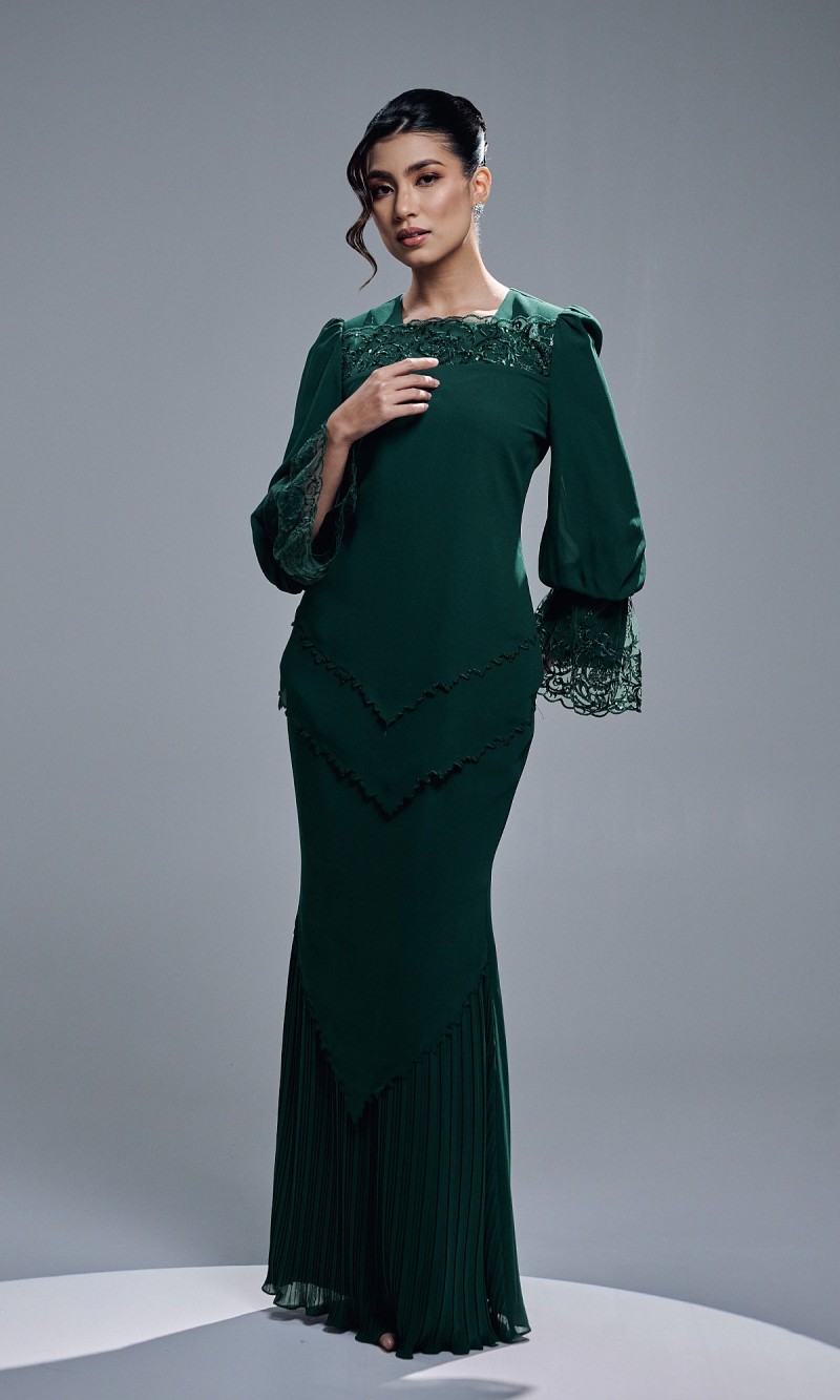 RAISHA KURUNG - EMERALD