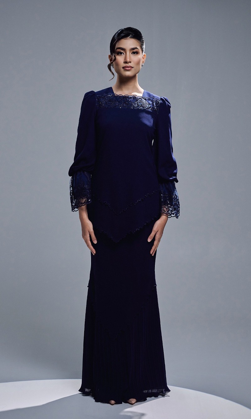 RAISHA KURUNG - NAVY