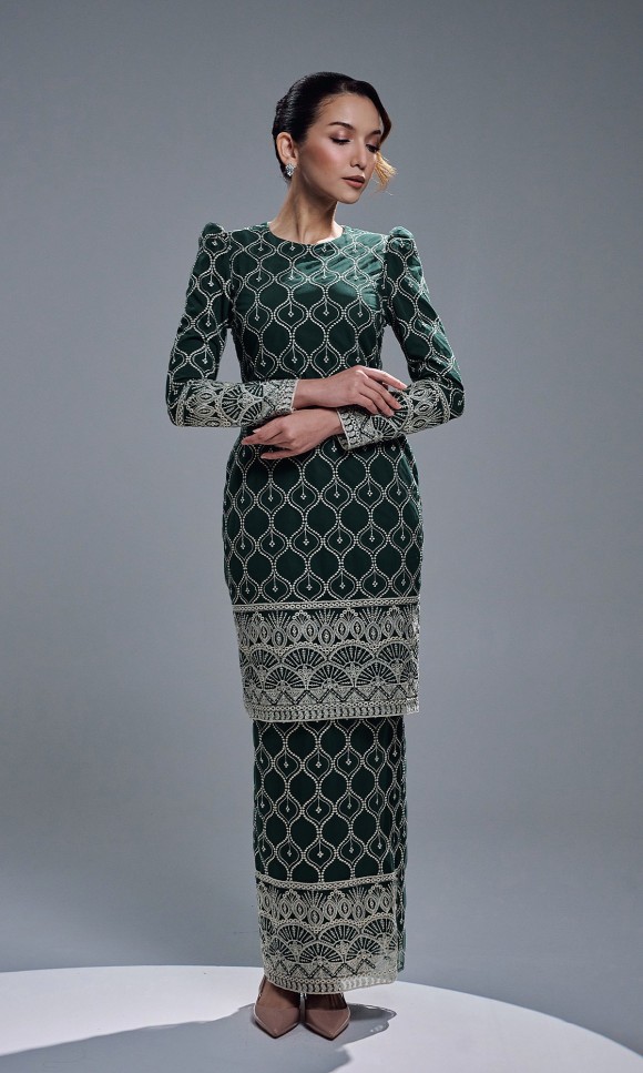 ELVIANA KURUNG - EMERALD