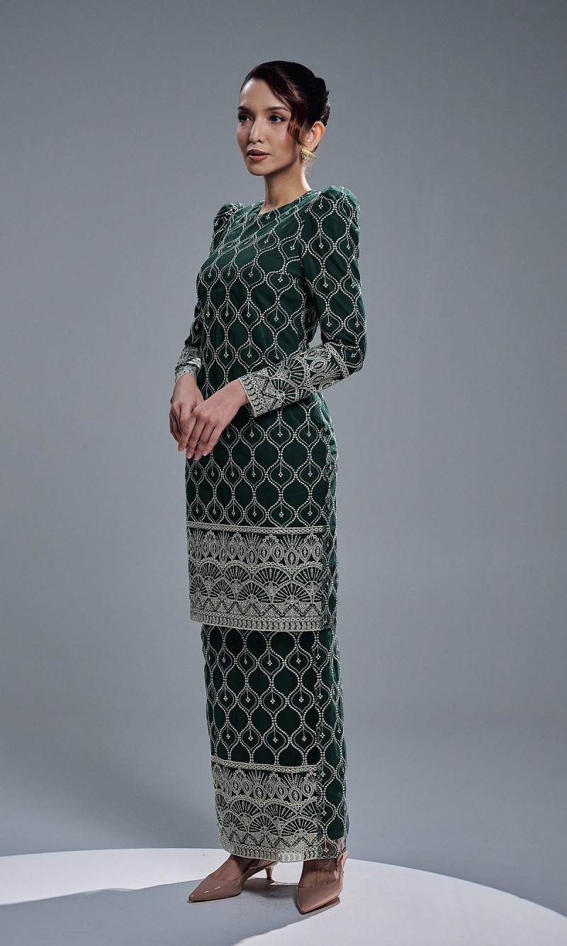 ELVIANA KURUNG - EMERALD