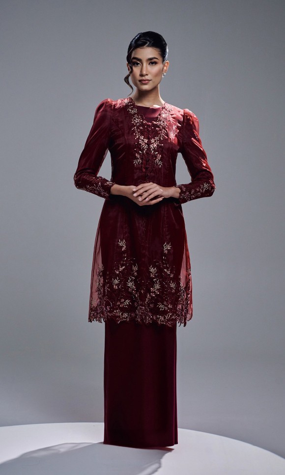 TIARA DRESS - MAROON