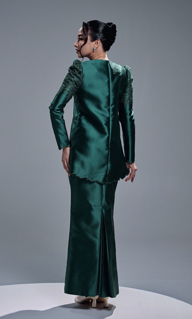 GLORIA KURUNG - EMERALD