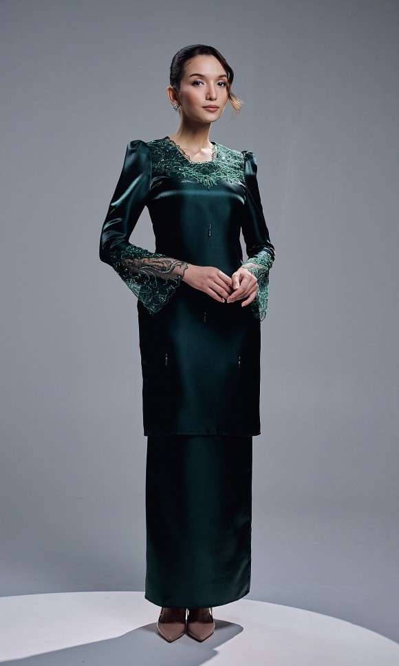 THALINA KURUNG - EMERALD