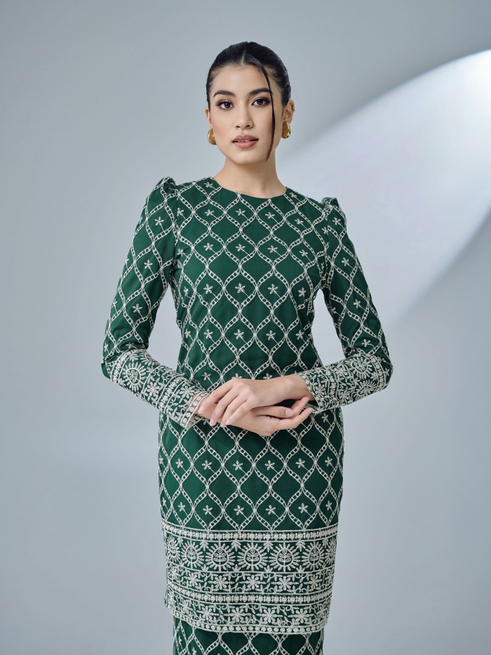 ELHANA KURUNG - EMERALD