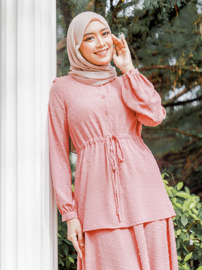 NYDIA DRESS - CORAL. PEACH