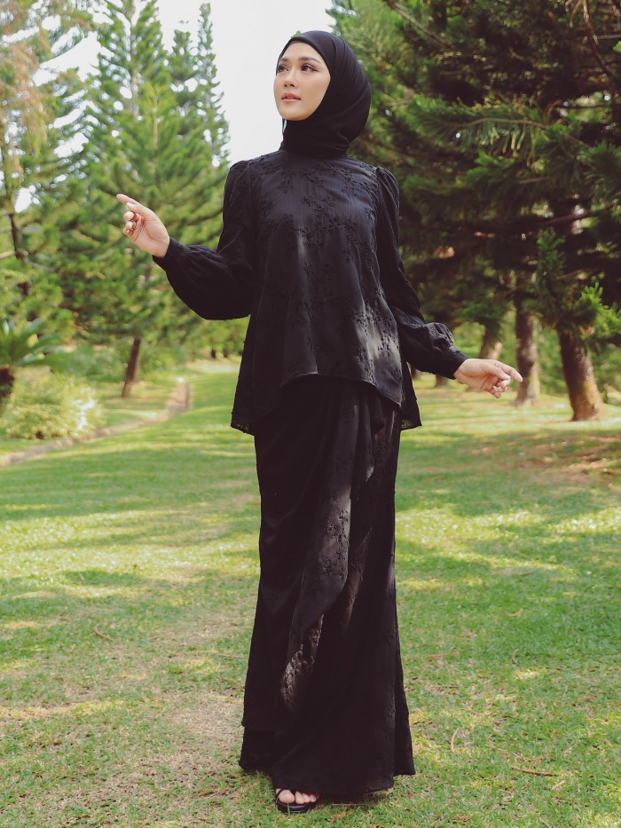 MERINE KURUNG -  BLACK