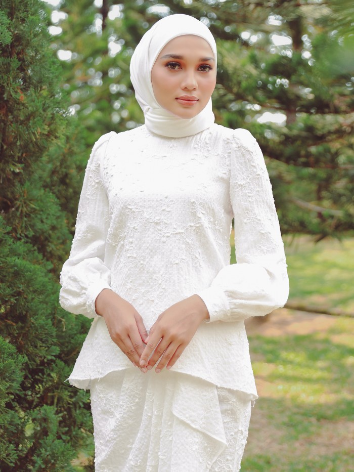 MERINE KURUNG - OFF WHITE