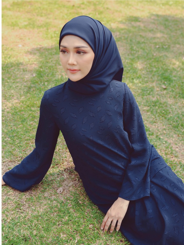 MISHA KURUNG - NAVY