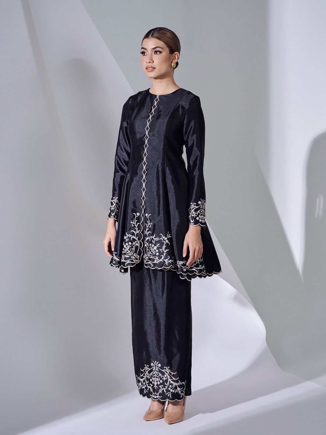 ZEHTA KEBARUNG - BLACK