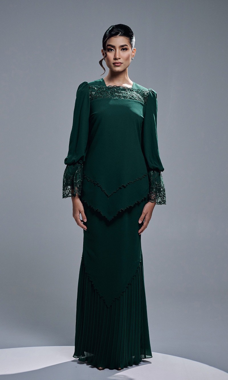 RAISHA KURUNG - EMERALD