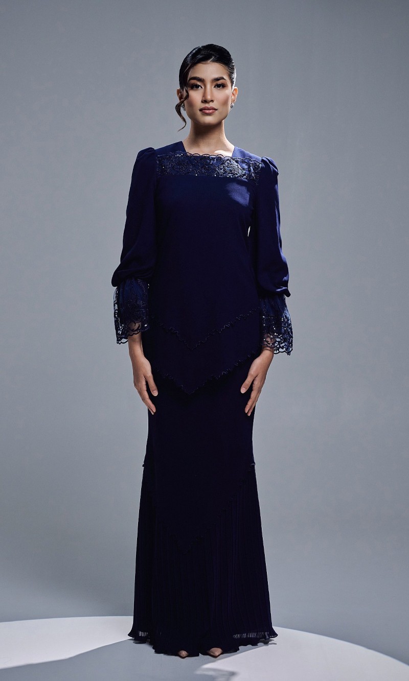 RAISHA KURUNG - NAVY