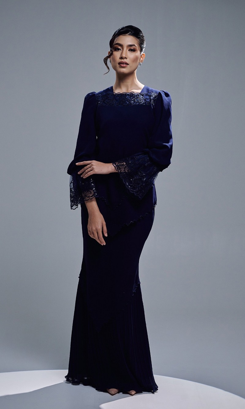 RAISHA KURUNG - NAVY